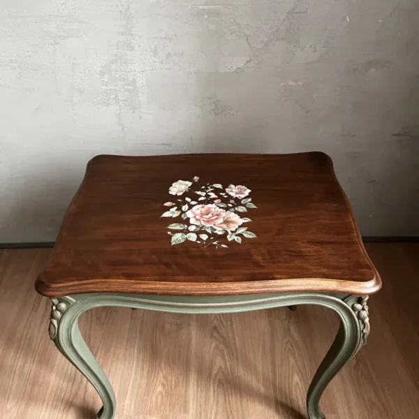 Stoliczek ludwikowski z różami / SPRZEDANY