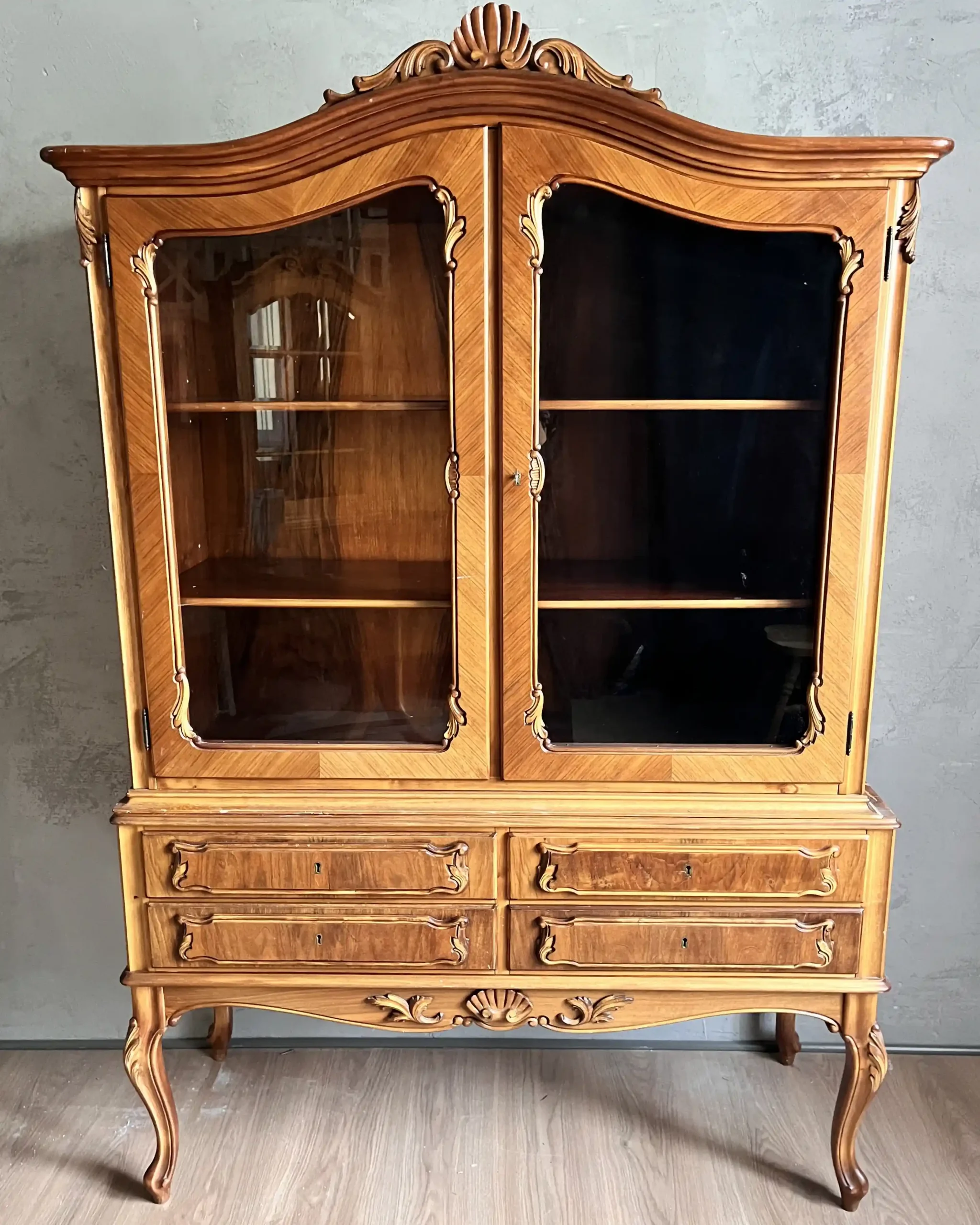 Dlaczego warto odnawiać stare meble zamiast kupować nowe?